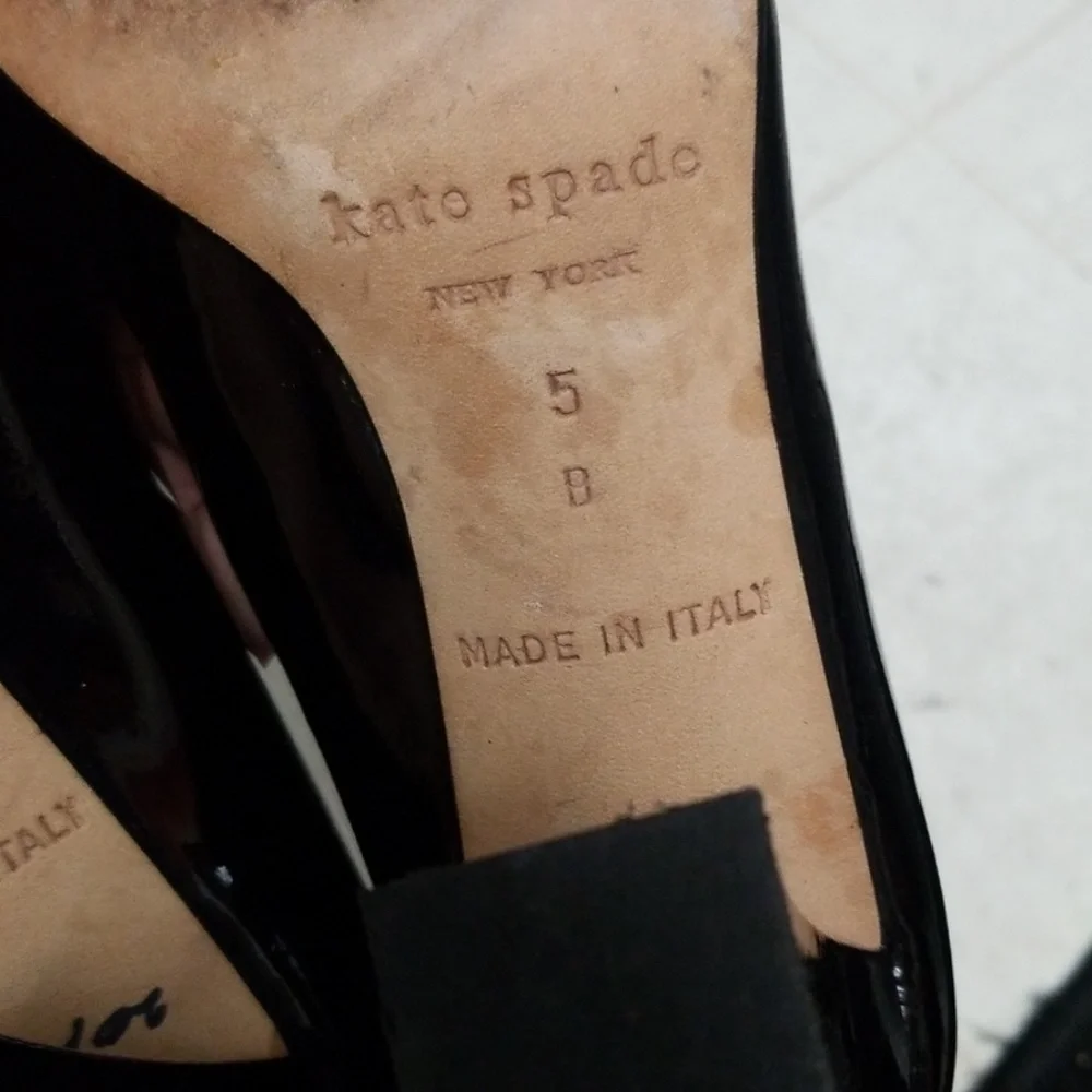 KATE SPADE patent leather round toe pumps heels Size 9.5
